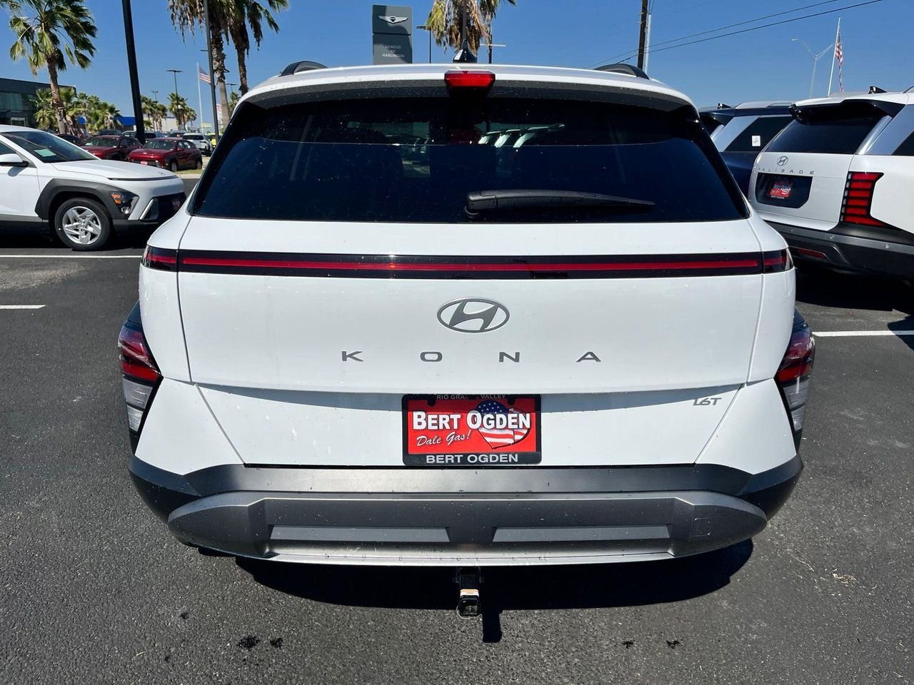 New 2026 White Hyundai SEL Premium FWD image 6