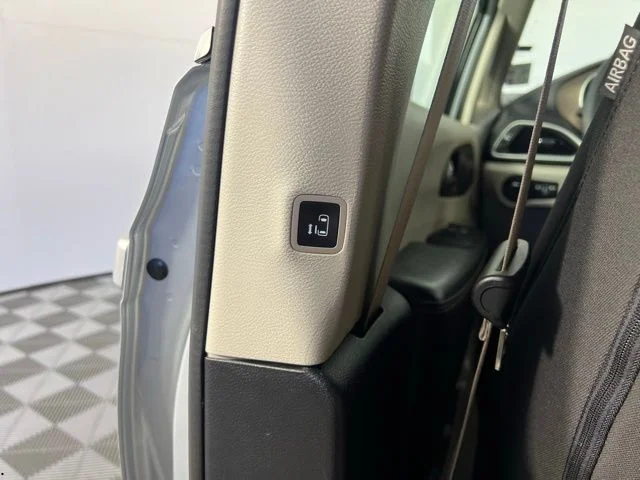 2022 Chrysler Voyager LX - Photo 36