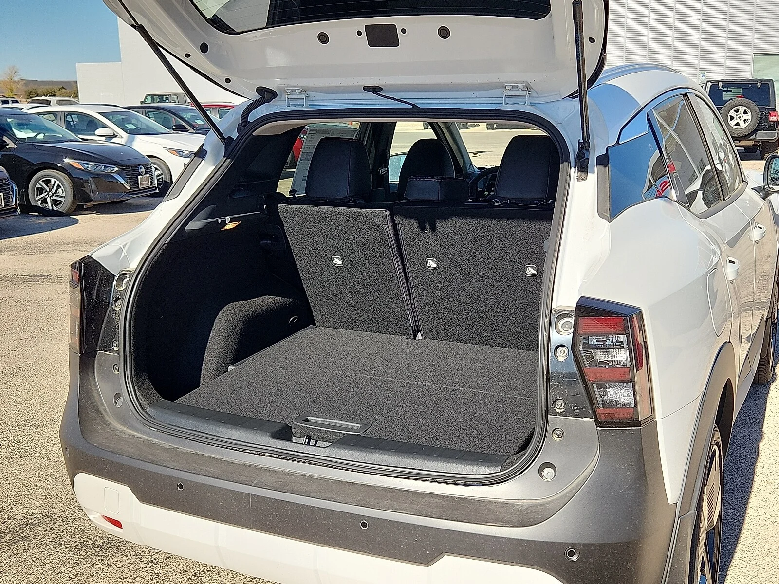 New 2026 QAC Aspen Whit Nissan SR Front-Wheel Drive image 9