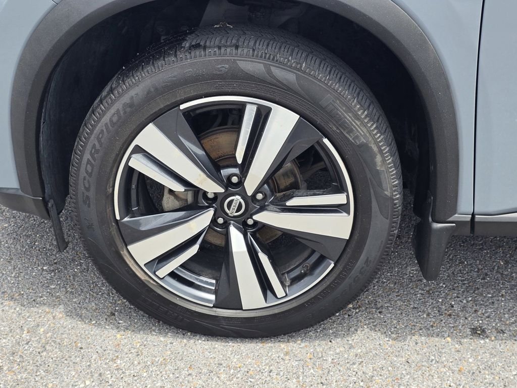 Used 2021 Gray Nissan SL image 9