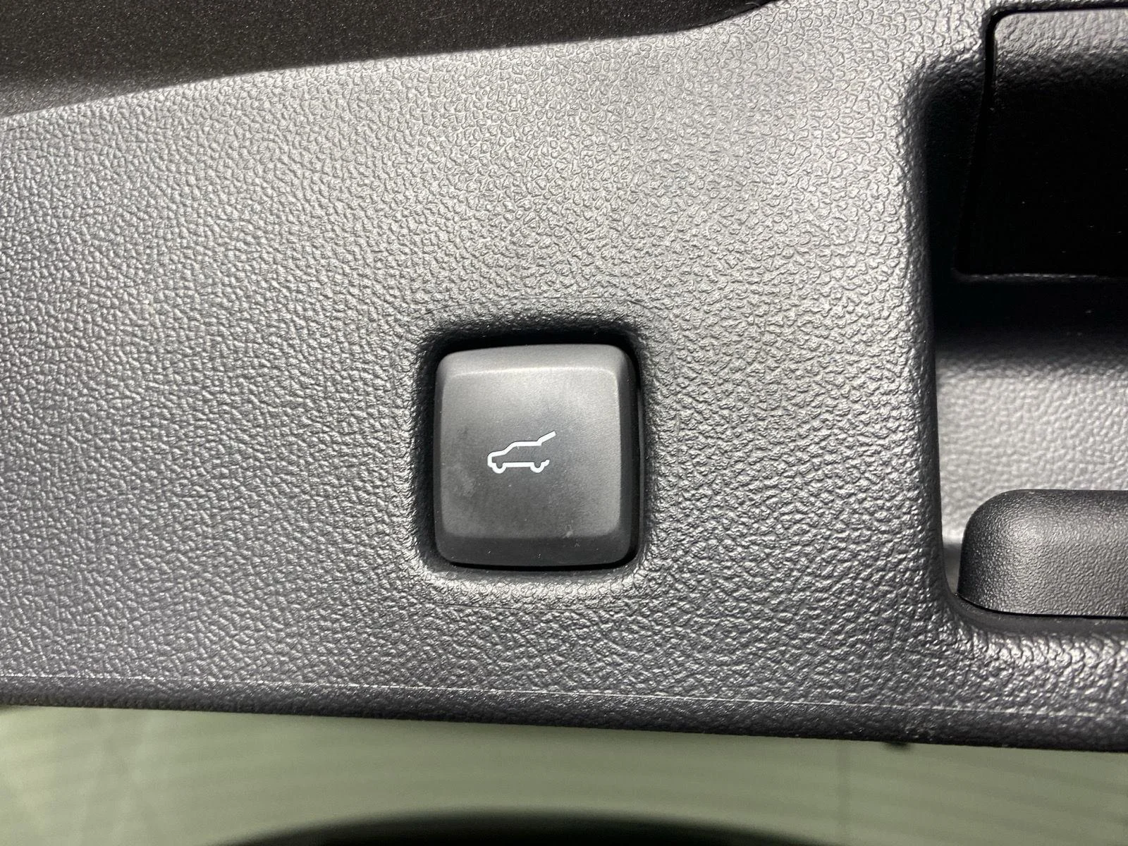 Used 2022 Carbonized Gray Ford SE image 28