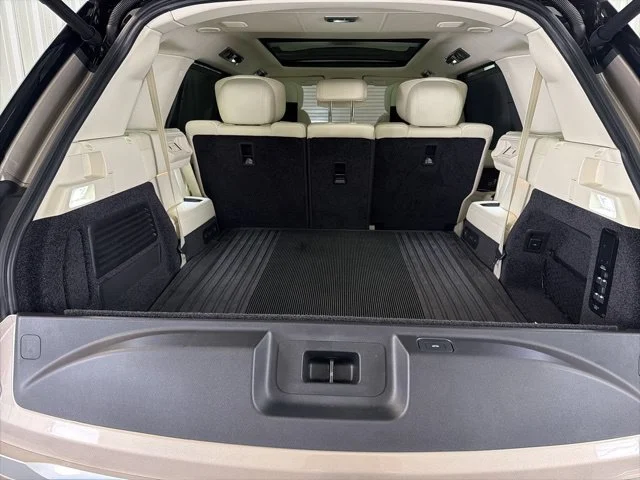 Used 2024 Batumi Gold Premium Metallic Land Rover Autobiography image 23