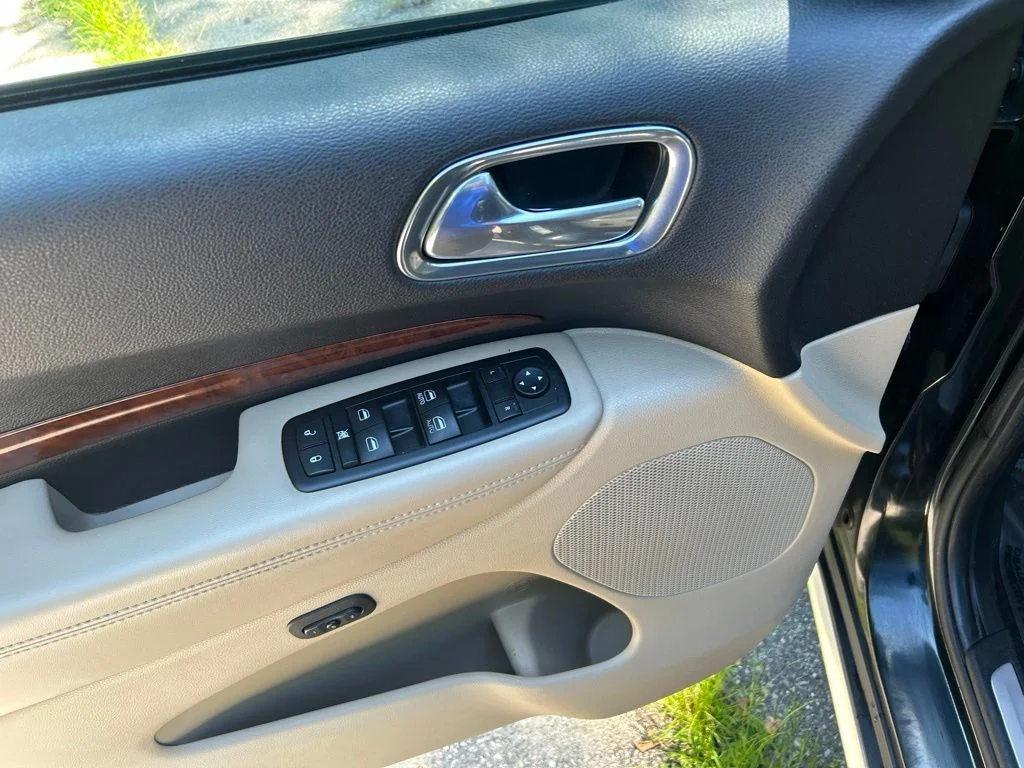 Used 2015 Black Dodge Limited image 16