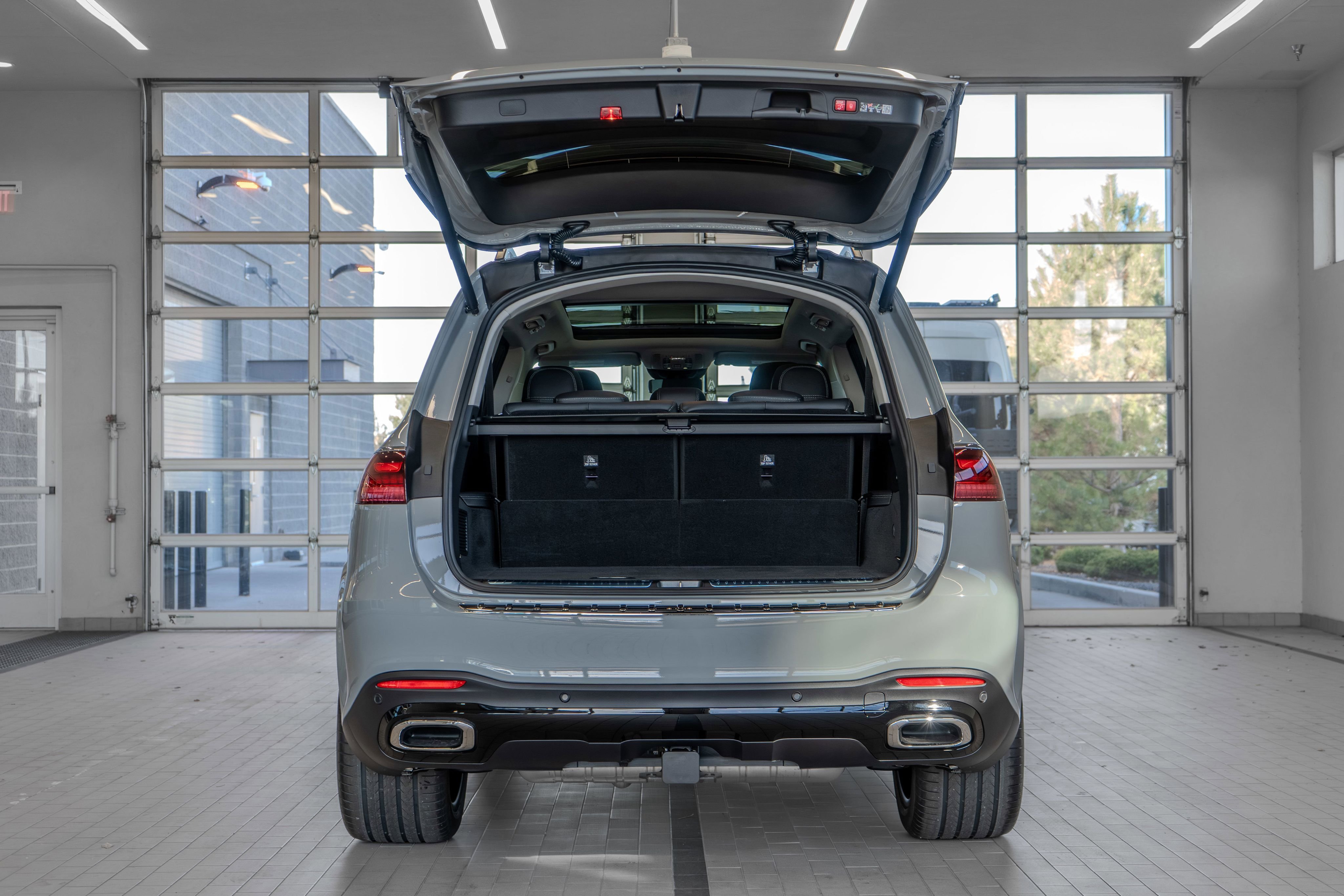 New 2026 MANUFAKTUR Alpine Grey Mercedes-Benz GLS 450 image 16