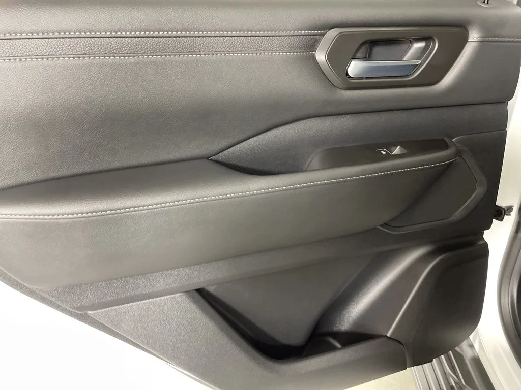 2026 Nissan Armada SV - Photo 36
