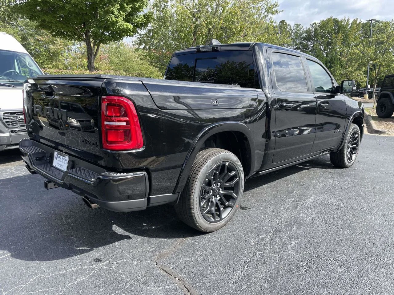 New 2026 Diamond Black Crystal Pearl-Coat Exterior Paint RAM Limited image 9