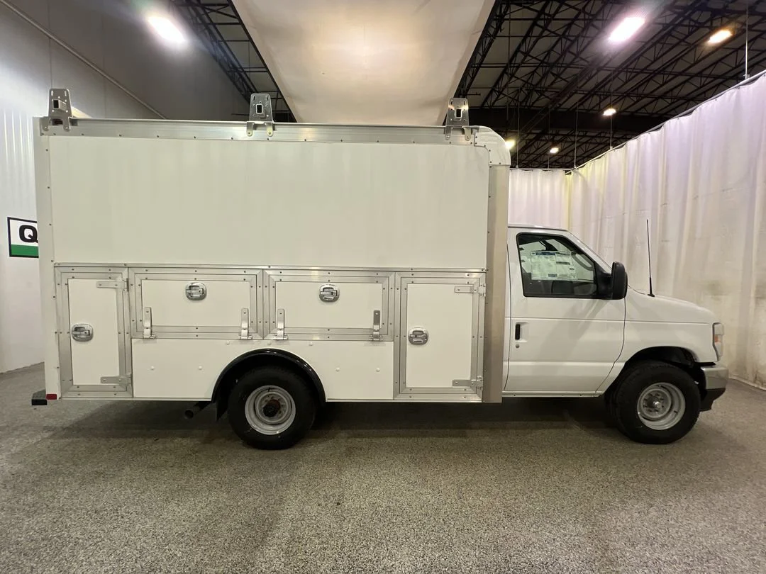 New 2026 Oxford White Ford E-350 SRW image 5