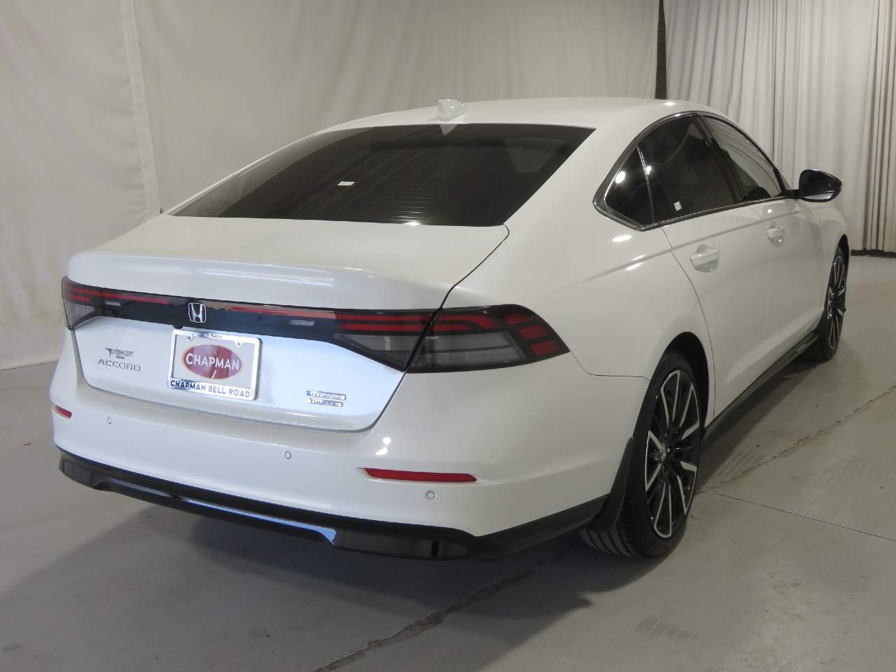 Used 2023 Platinum White Pearl Honda Touring image 4
