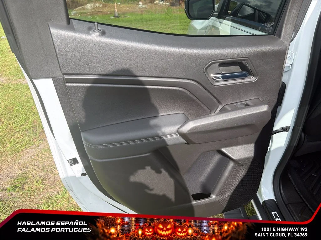 Used 2024 Summit White Chevrolet LT image 24
