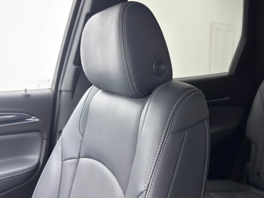 Used 2023 Summit White Buick Essence image 46