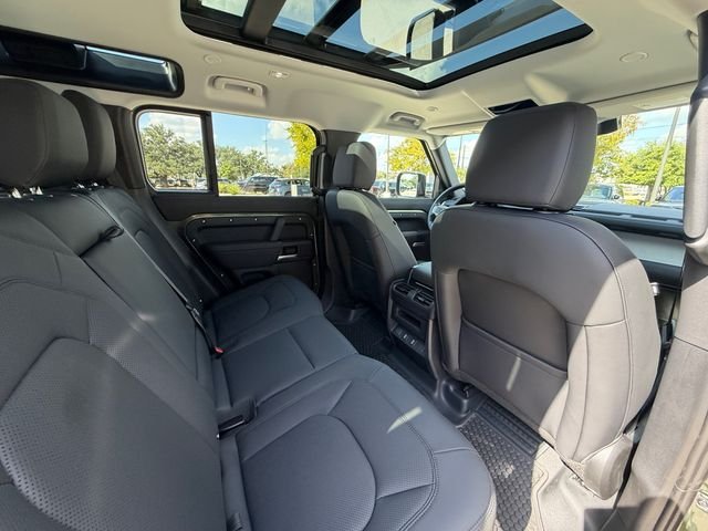 New 2026 Woolstone Green Land Rover S image 17