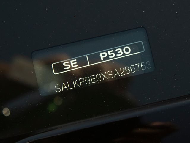 Certified Used 2025 British Racing Green SV Bespoke Ultra Met Gloss Land Rover SE image 37