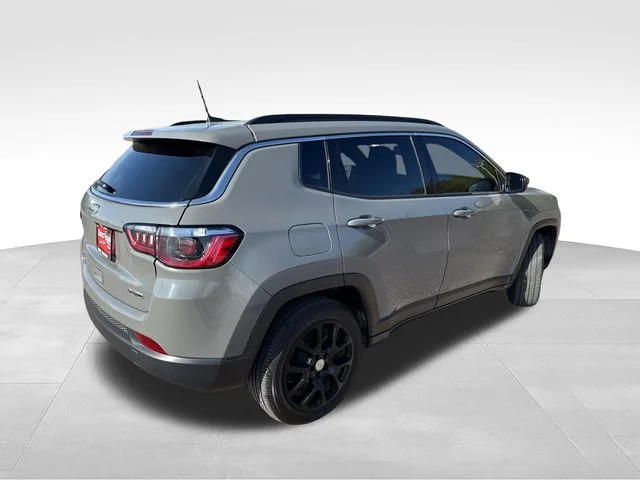 Used 2023 Gray Jeep Latitude Lux image 7