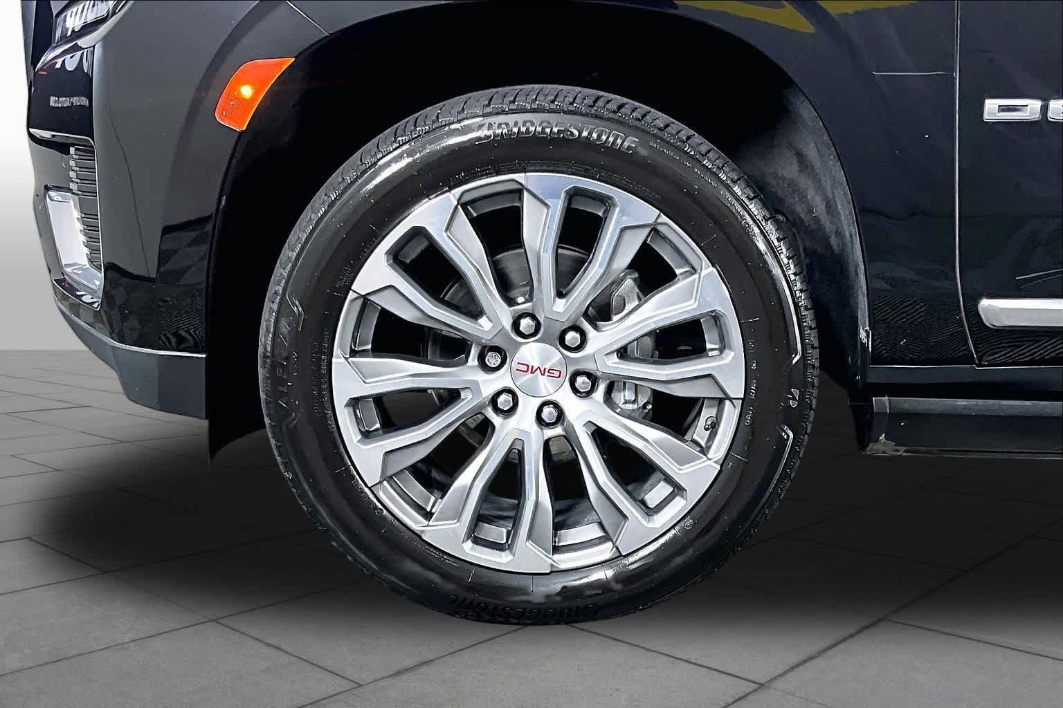 Used 2022 ONYX BLACK GMC Denali image 11