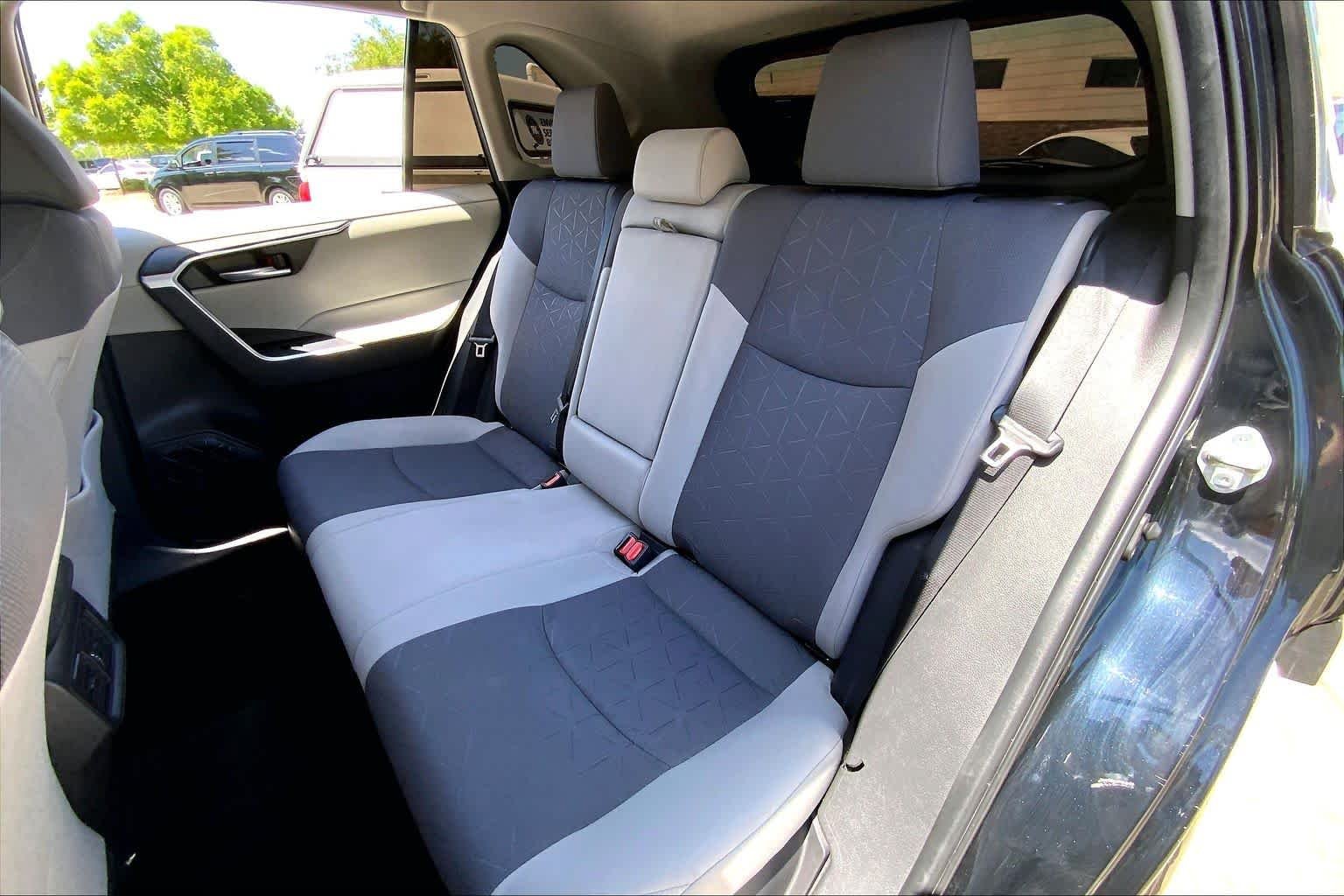 2024 Toyota RAV4 XLE - Photo 21