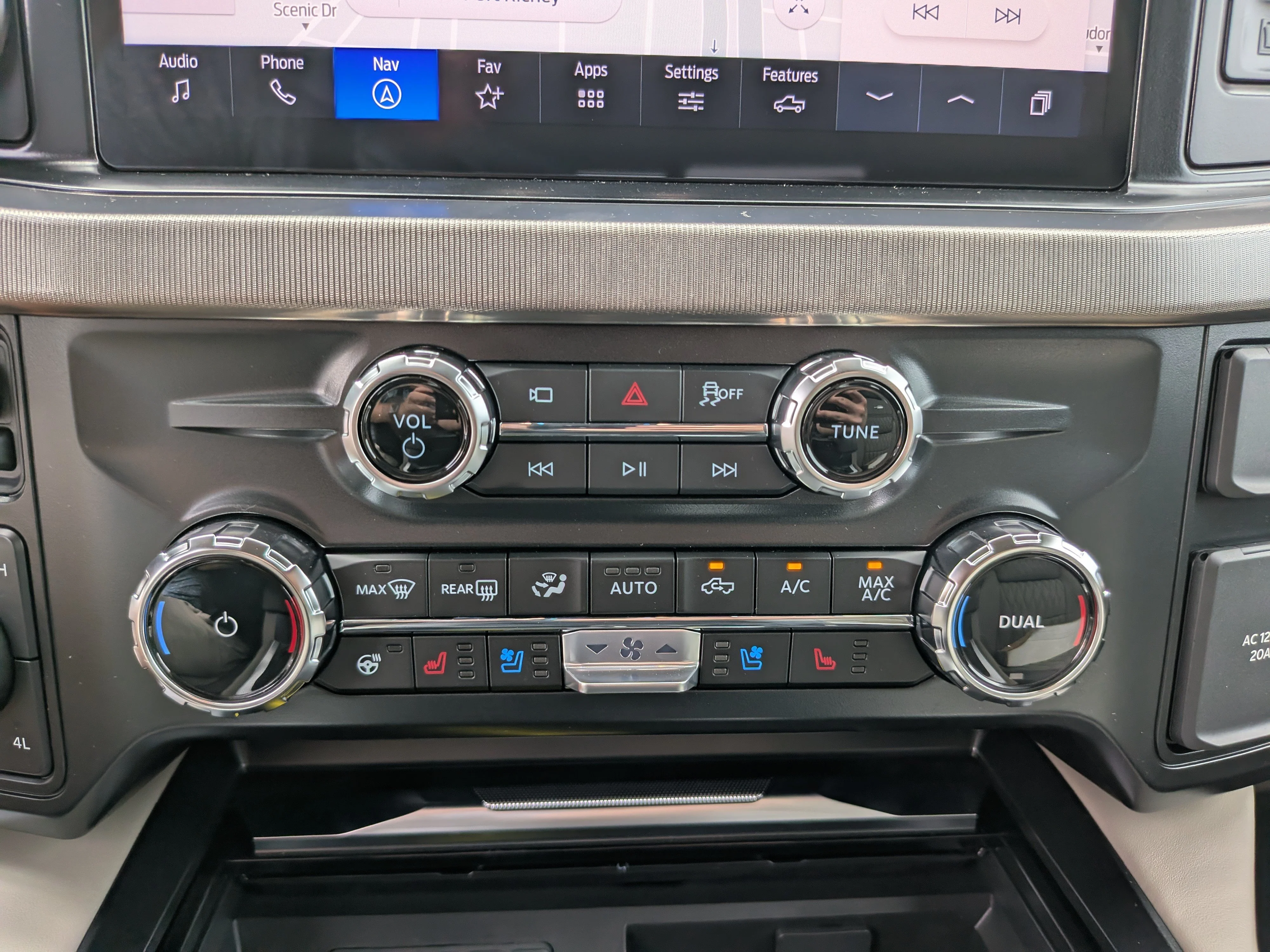New 2026 Star White Metallic Tri-Coat Ford F-250® Platinum® image 25