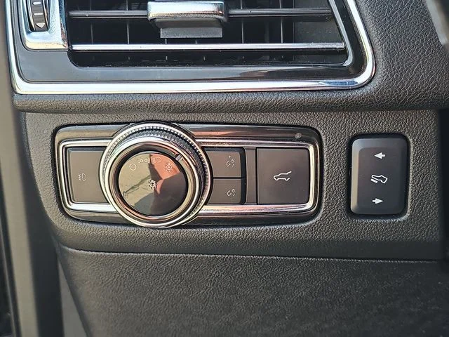 Used 2018 Black Velvet Lincoln Reserve image 21