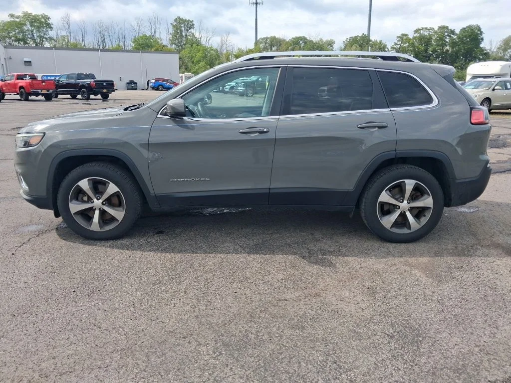 Used 2019 Gray Jeep Limited image 2