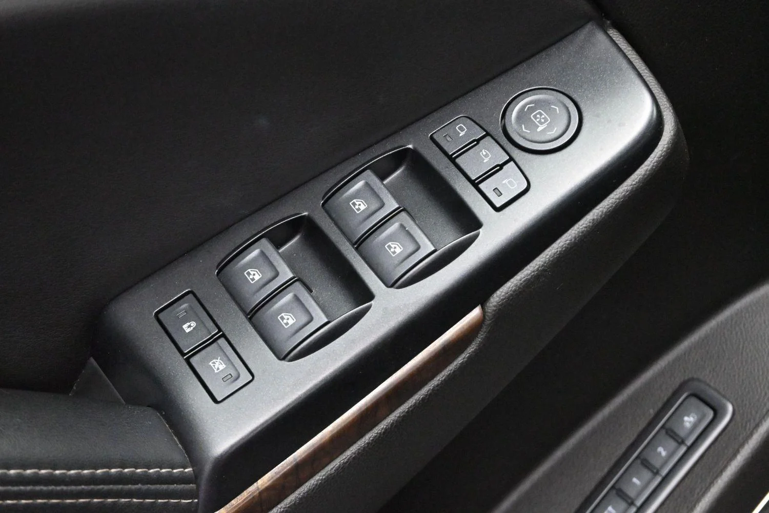 Used 2018 PEPPERDUST METALLIC Chevrolet LT image 15