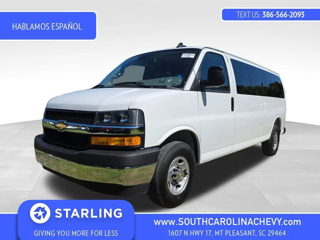 Used 2025 Summit White Chevrolet 1LT image 1