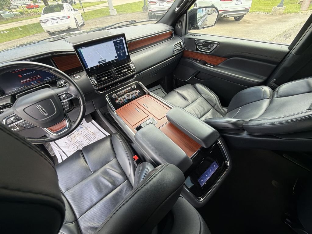 Used 2024 Black Lincoln Reserve image 21