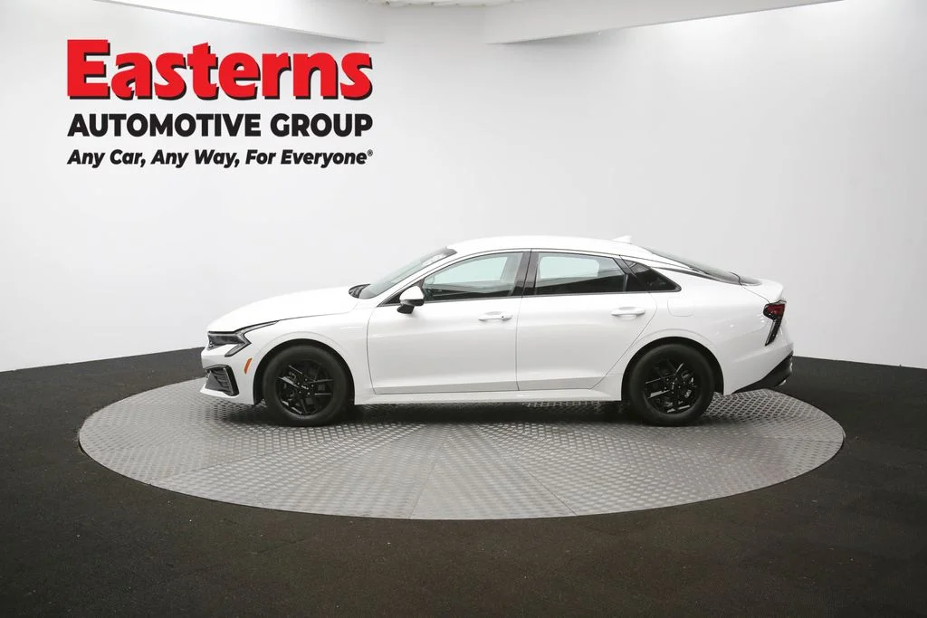 Used 2025 White Kia LXS image 61