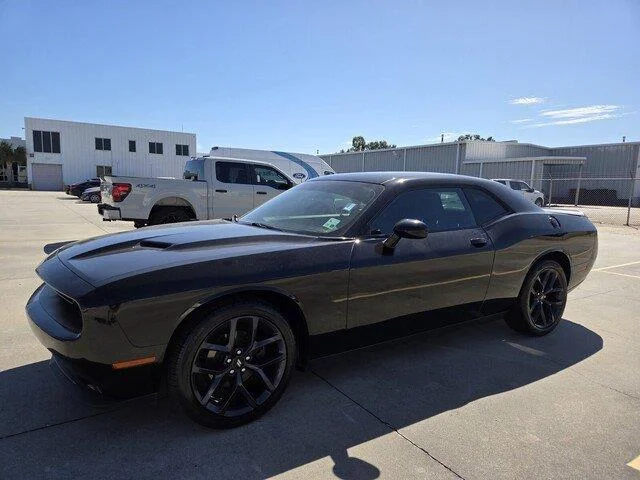 Used 2019 Pitch Black Clearcoat Dodge SXT image 30