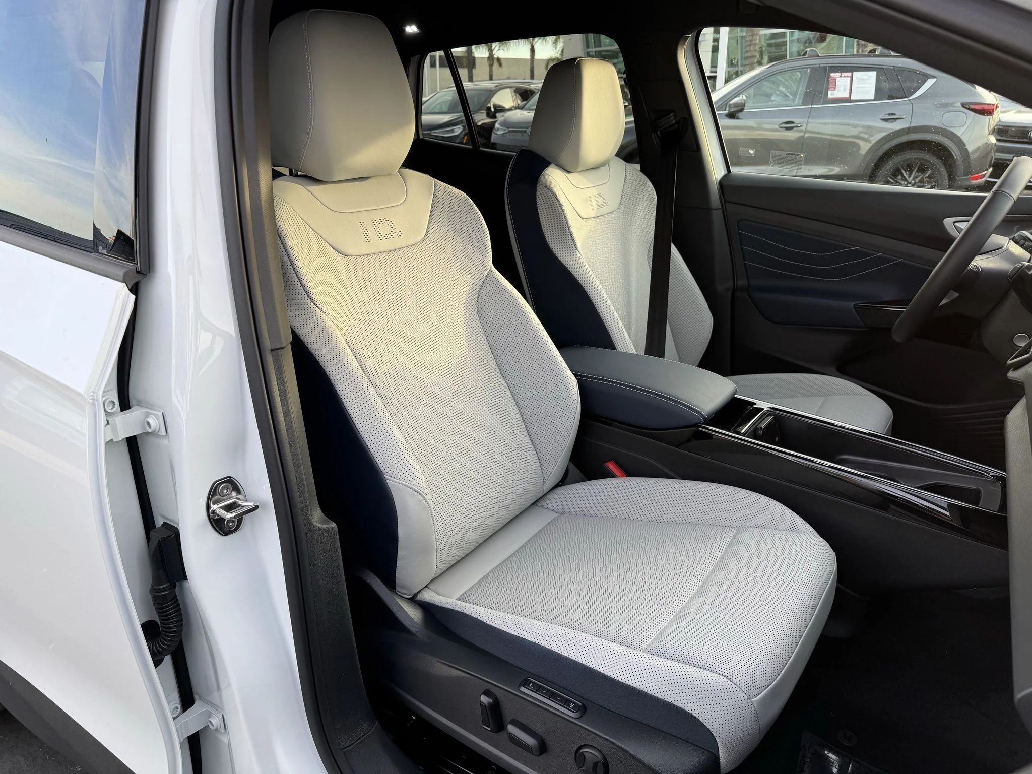 New 2026 Opal White Pearl Volkswagen Pro S image 33