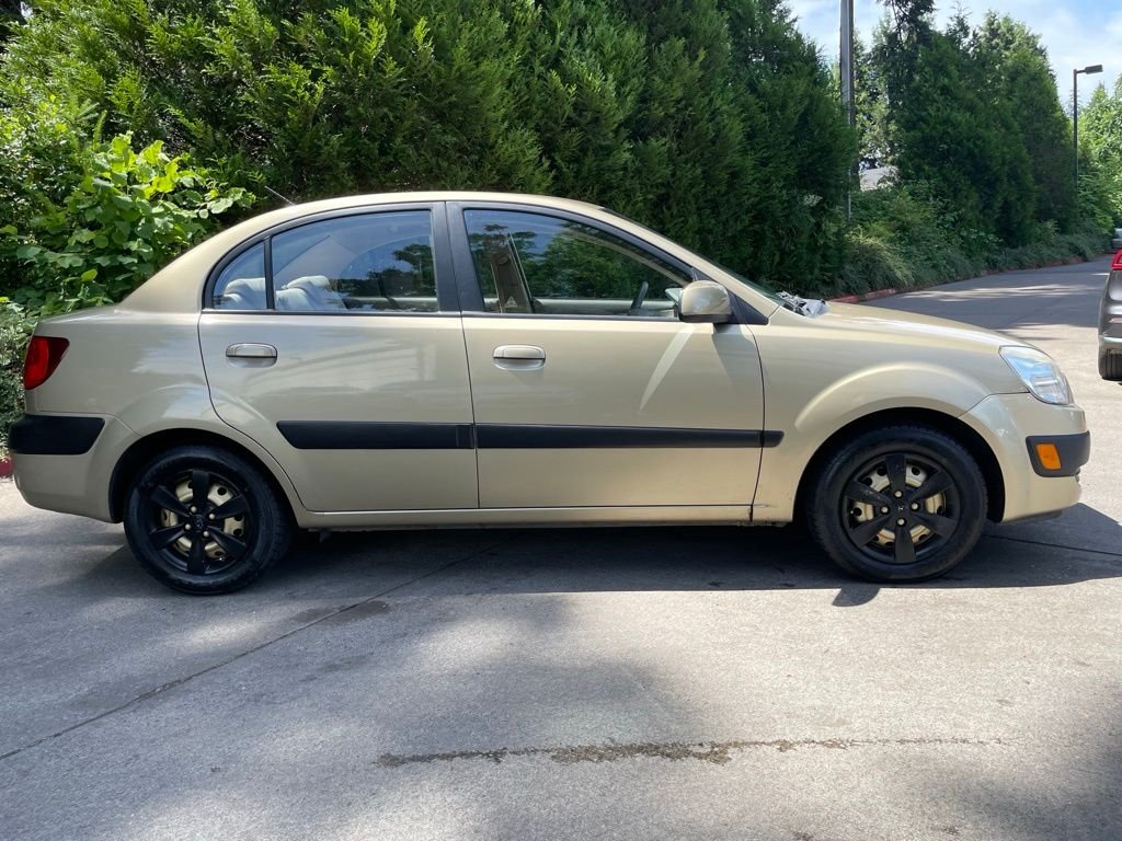 Used 2008 Cashmere / Beige Kia LX image 3