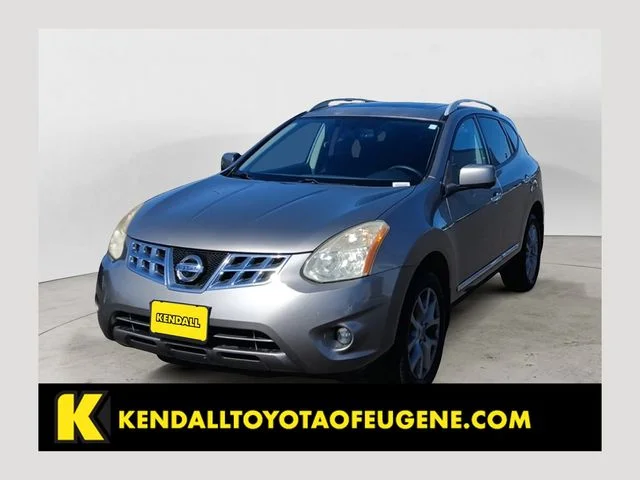 Used 2013 Gray Nissan SL image 1