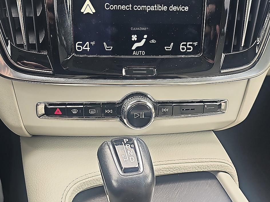 Used 2018 Denim Blue Metallic Volvo T6 AWD image 24