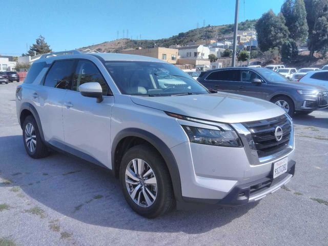 Used 2025 Silver Nissan SL image 1