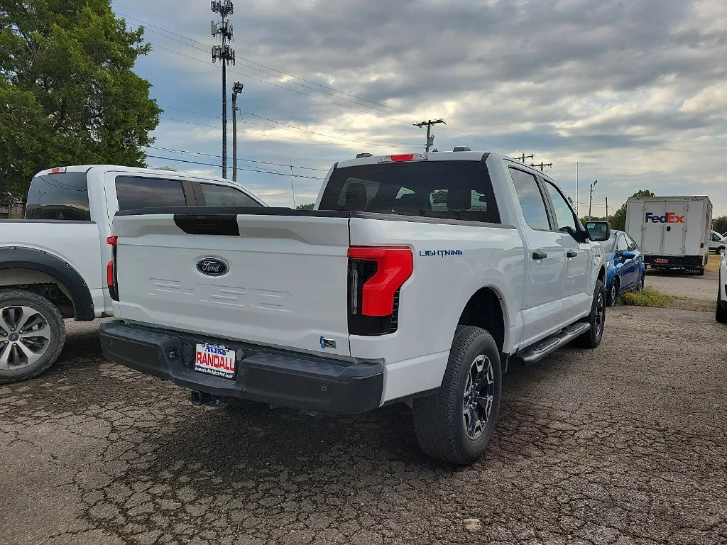 Used 2023 Oxford White Ford Pro image 4