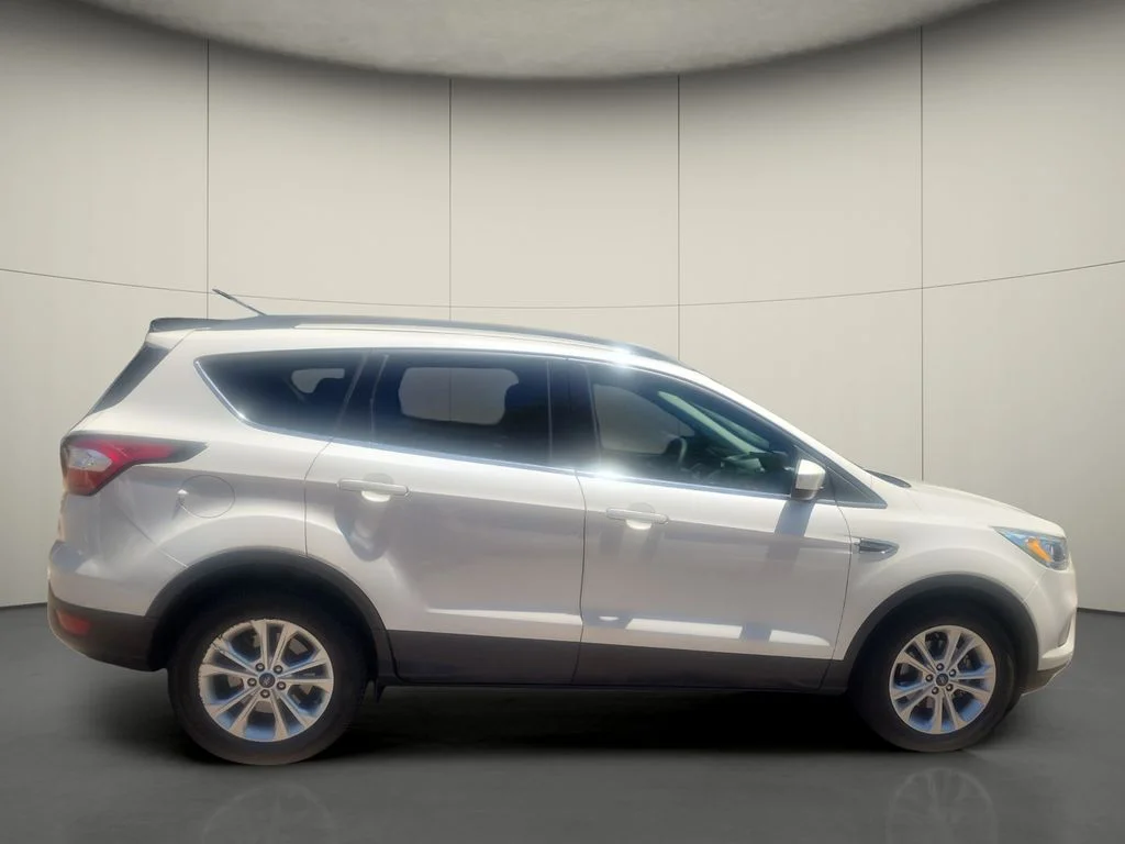 Used 2017 White Ford SE image 8