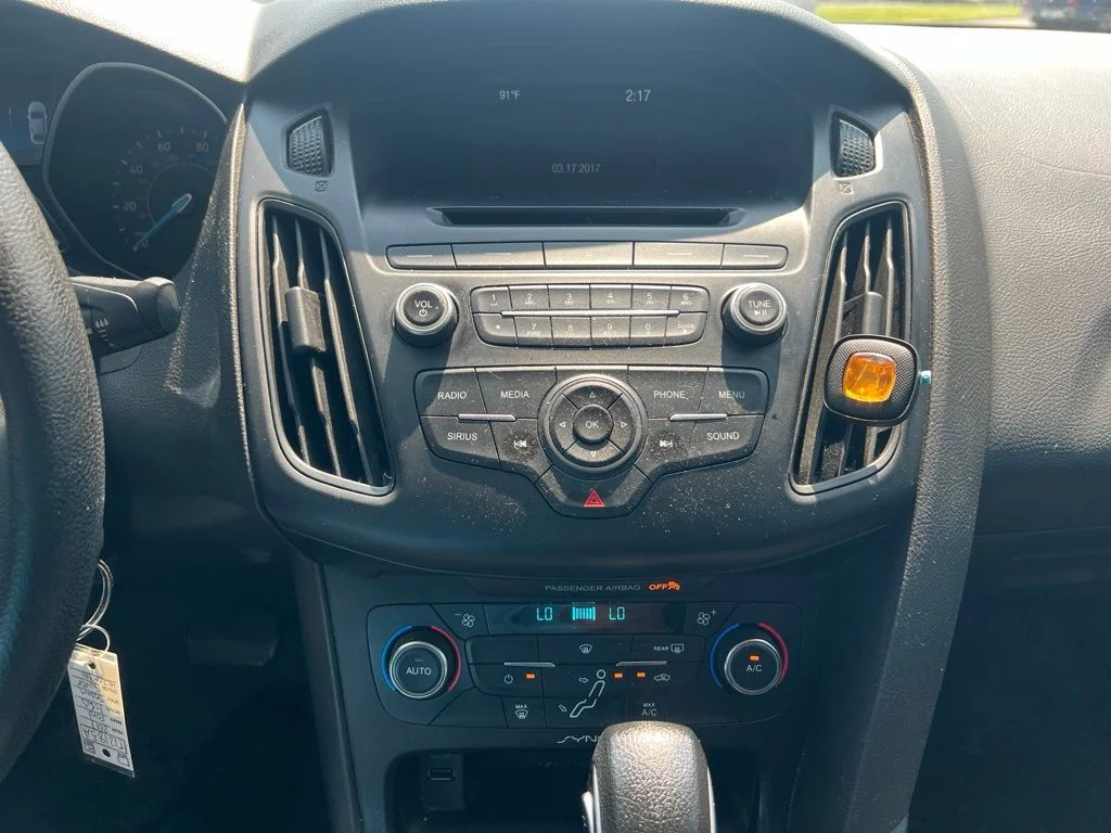 Used 2017 Gray Ford SE image 11