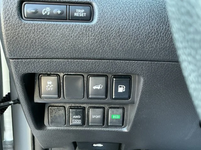 Used 2018 Silver Nissan SV image 19