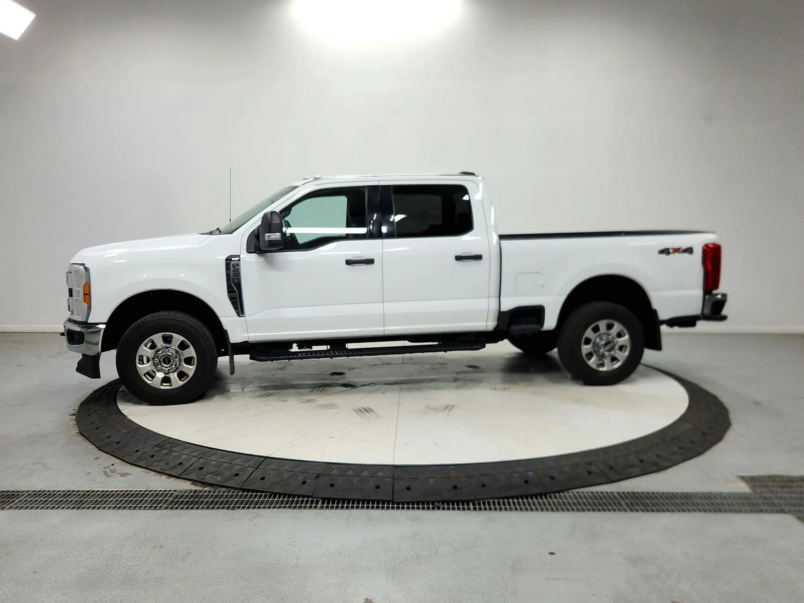 Used 2023 White Ford XLT image 5