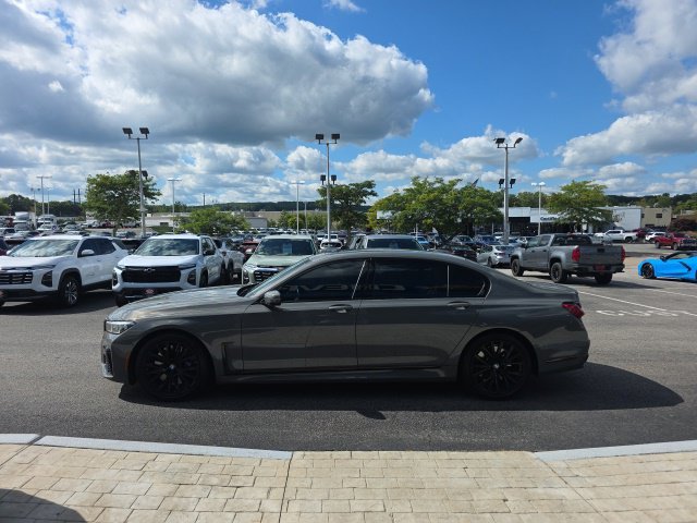 Used 2022 Gray BMW 750i xDrive image 5