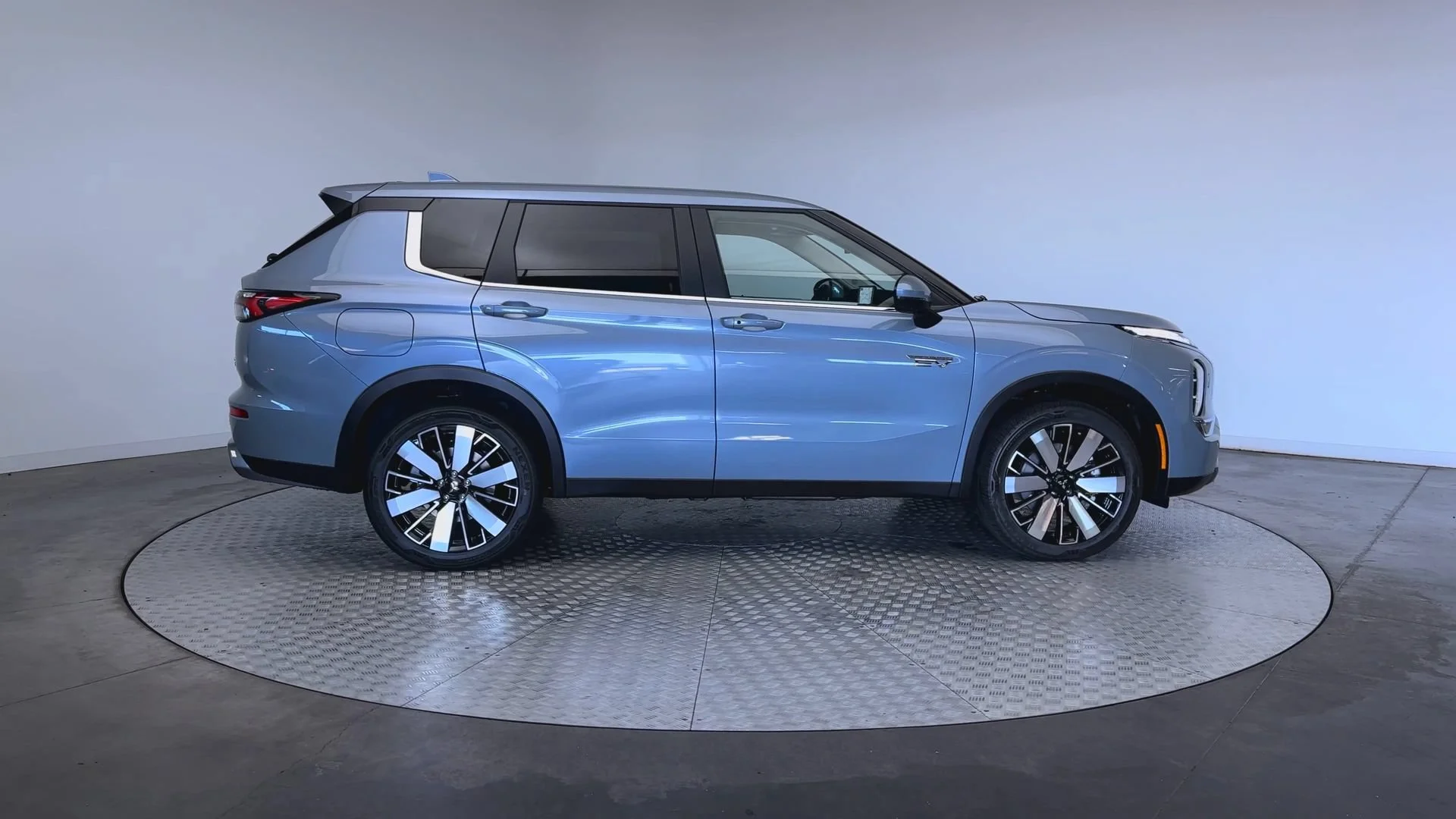 New 2026 Moonstone Gray Metallic Mitsubishi SE image 9