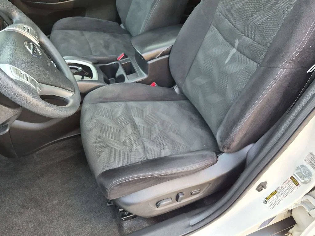 Used 2014 White Nissan SV image 21