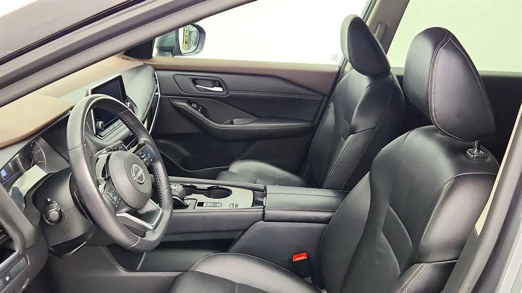 Used 2023 Gun Metallic Nissan FWD SL image 13