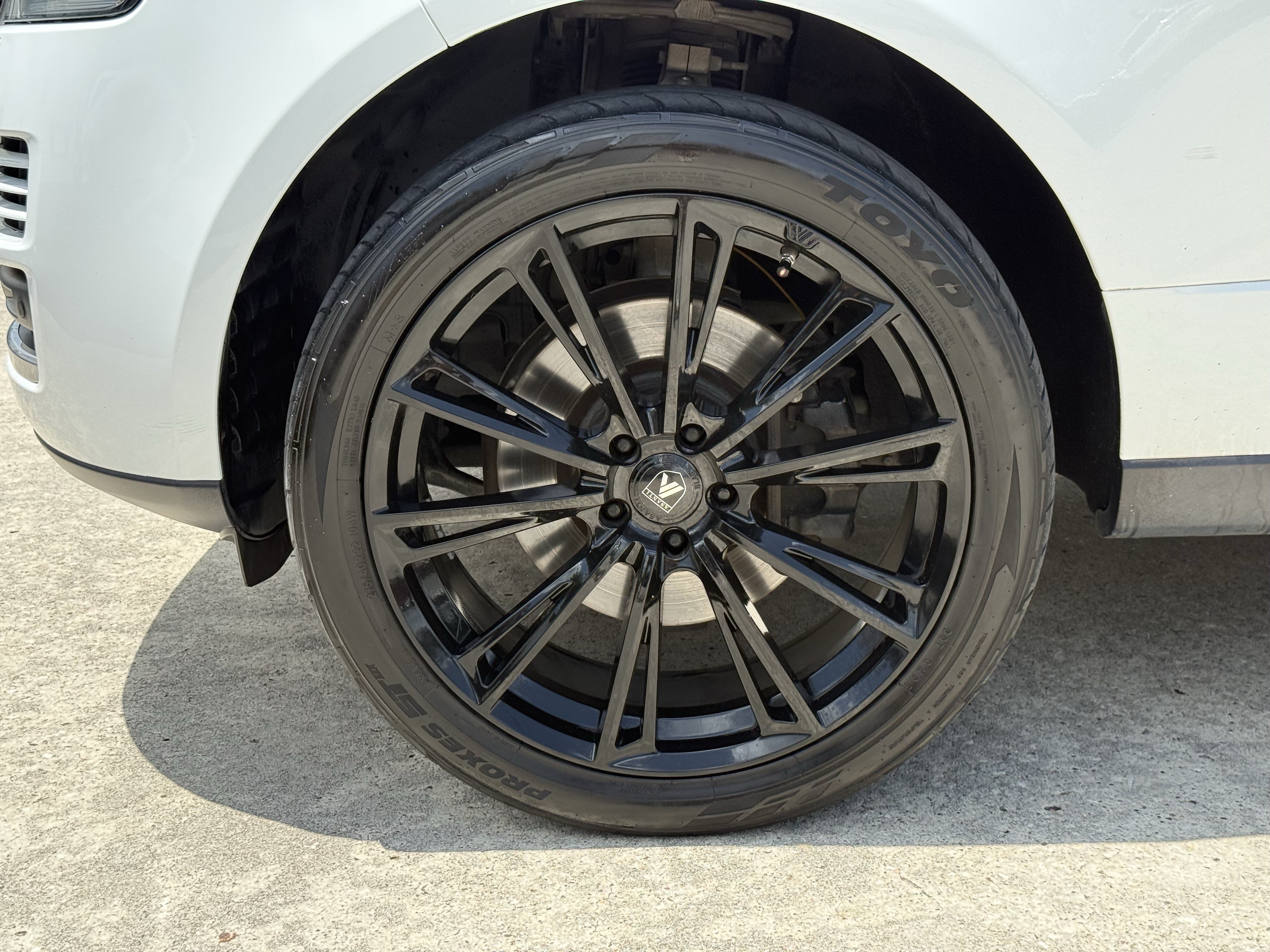 Used 2014 White Land Rover  image 11