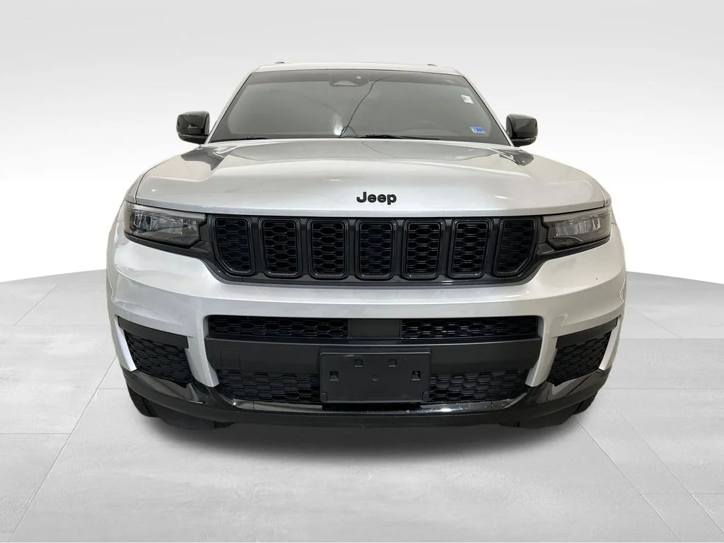 Used 2024 Silver Jeep Altitude X image 9