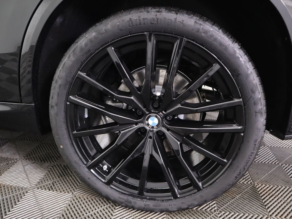 Used 2026 Black Sapphire Metallic BMW xDrive40i image 33
