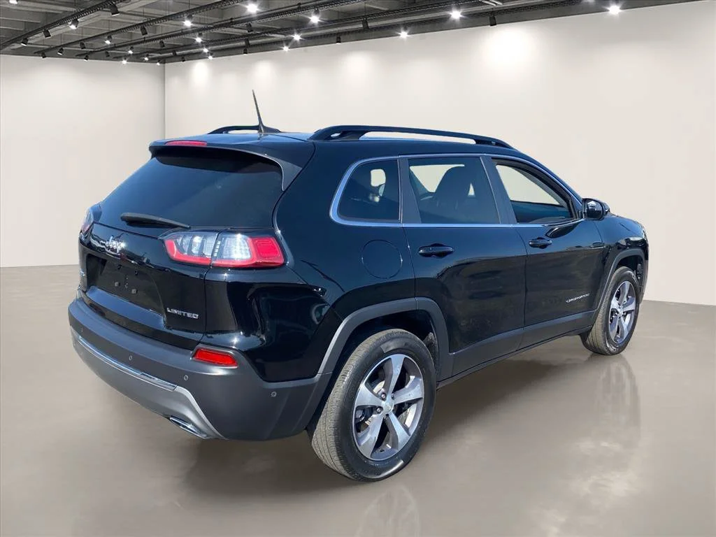 Used 2022 Diamond Black Crystal Pearlcoat Jeep Limited image 7
