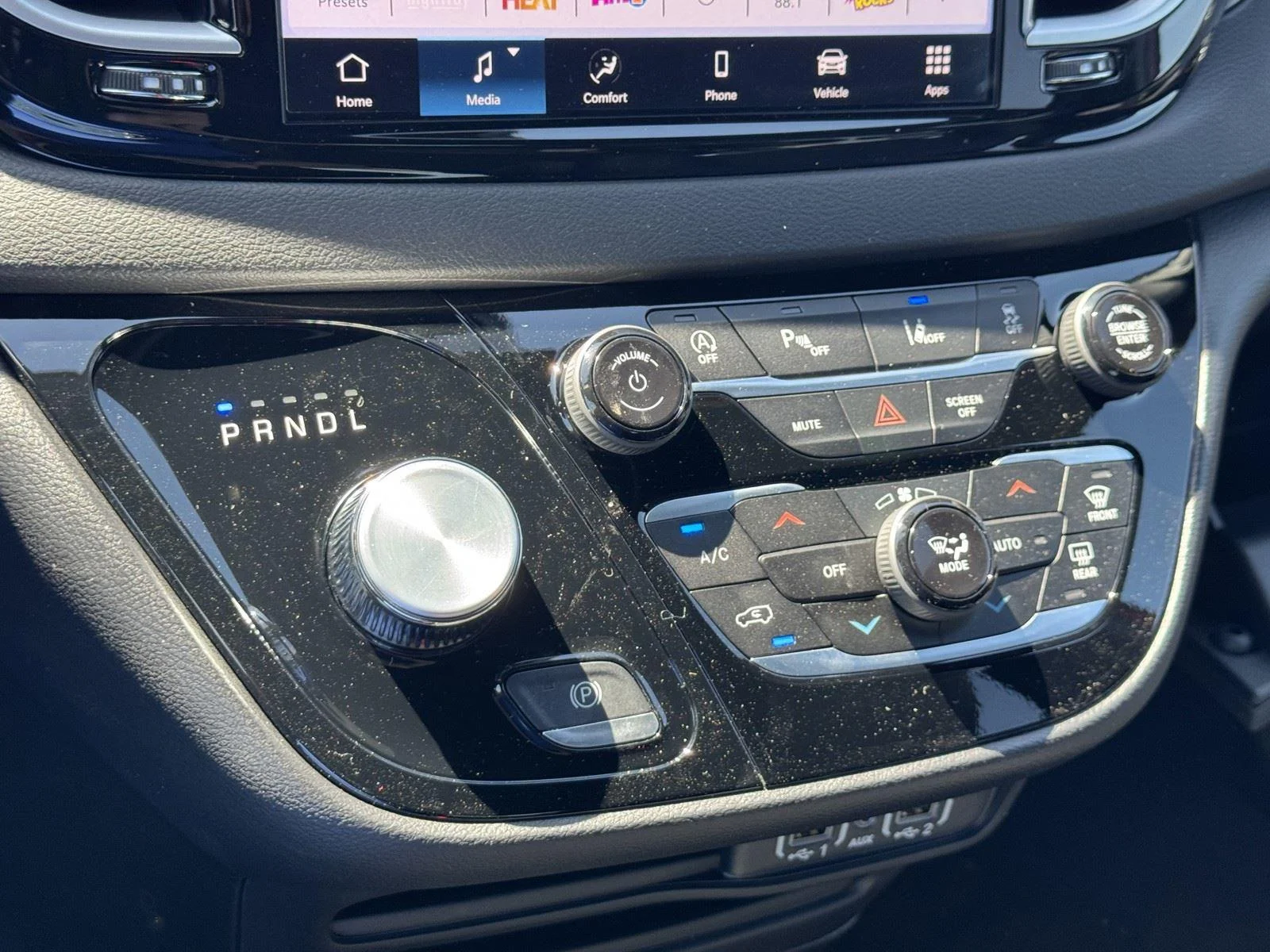 2025 Chrysler Voyager LX - Photo 16