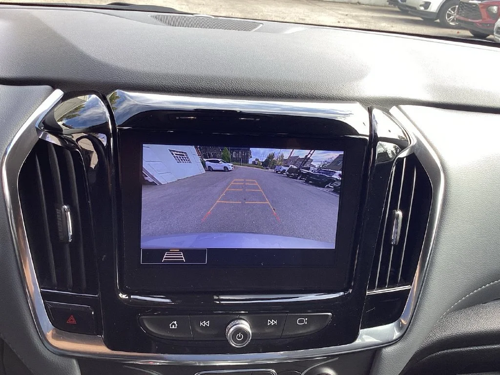 Used 2021 SILVER ICE METALLIC Chevrolet LT Cloth image 27