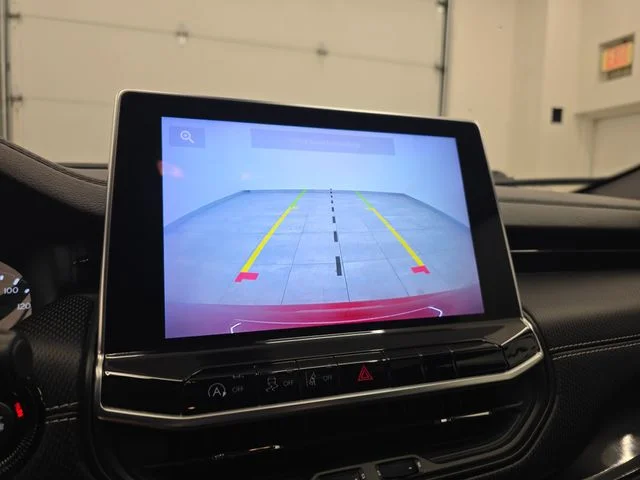 Used 2023 Redline Pearlcoat Jeep Latitude image 22