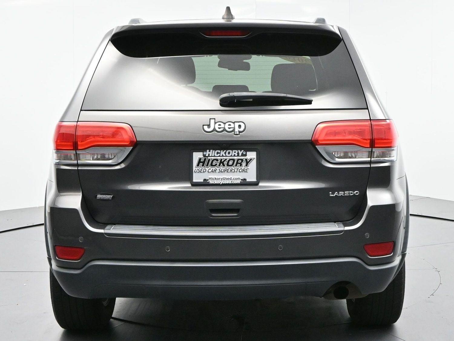 Used 2016 Granite Crystal Metallic Clearcoat Jeep Laredo image 6
