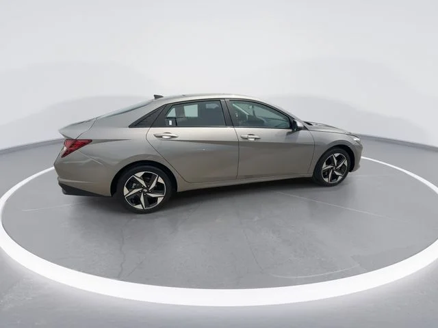 Used 2023 Silver Hyundai SEL image 9